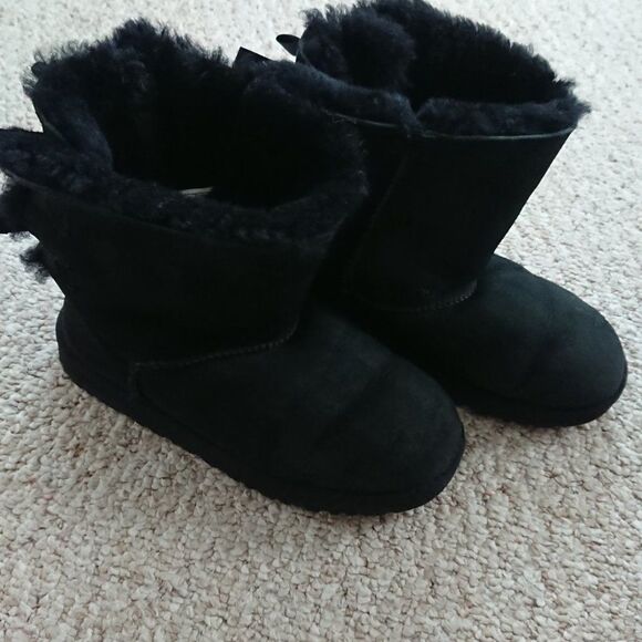 UGG SHORT BAILEY BOW II 2.0 BLACK WATER-RESISTANT SUEDE BOOTS size 5.5 - Picture 2 of 11